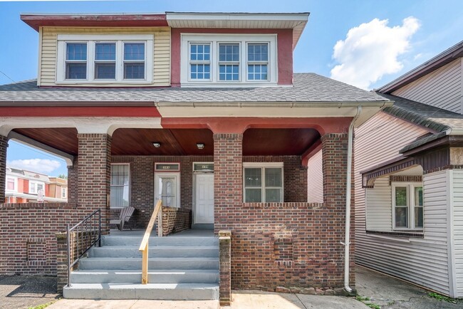 Building Photo - Spacious 3 Bedroom, 1.5 Bathroom with large Porch and Backyard