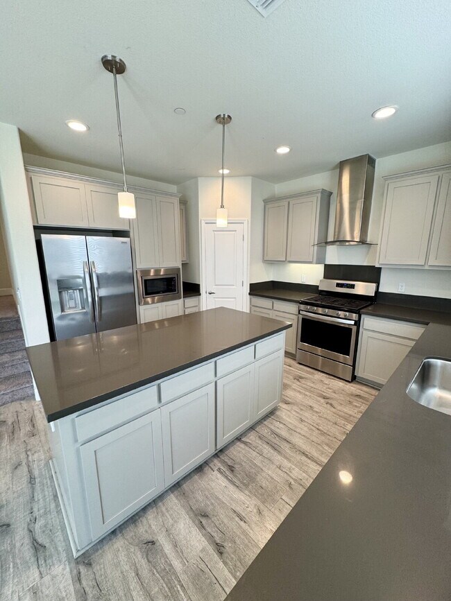 Building Photo - Freshly Painted 4 Bedroom Home with 3-Car Garage in Brentwood