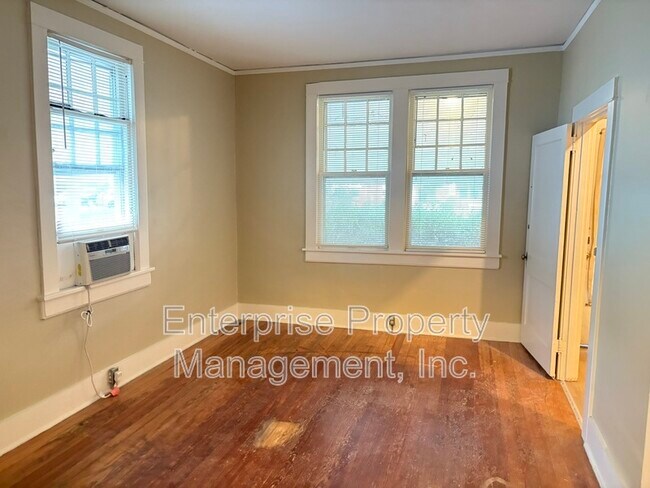 Building Photo - 2187 Court Ave