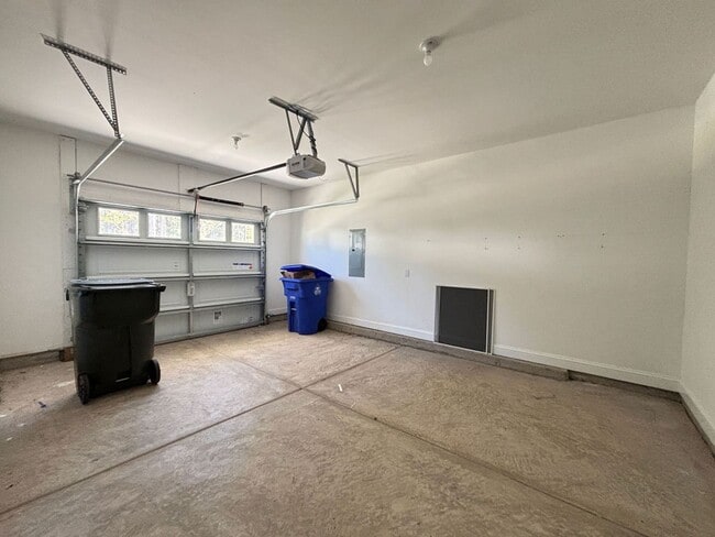 Building Photo - Available now. Beautiful 3 BR/2.5 BA New C...