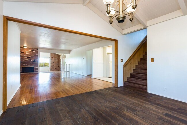 Building Photo - Large Traditional Home in La Mesa!