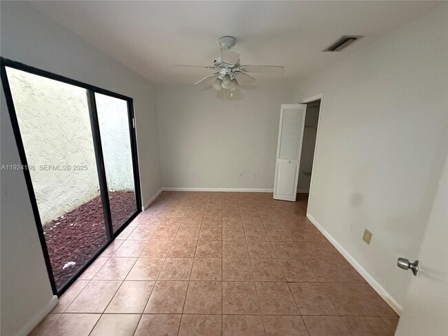 Building Photo - 3325 Oak Dr