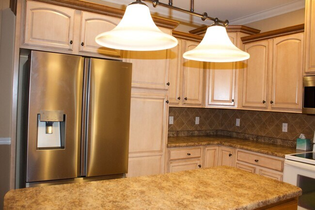 Building Photo - For Rent - Charming 3BR/2BA Home in Macken...