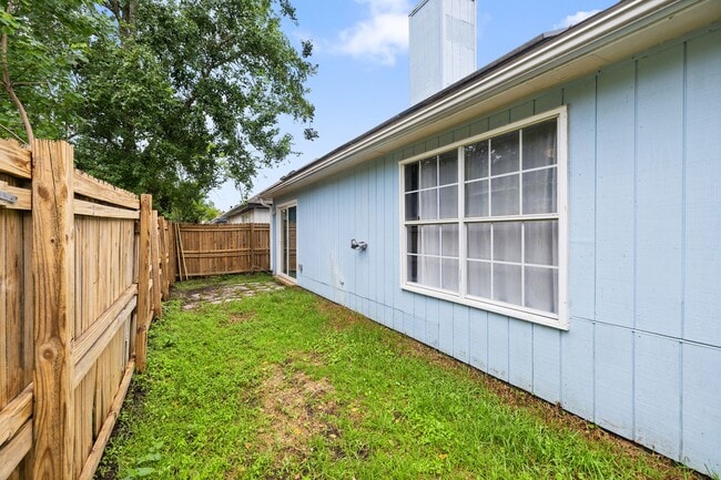Building Photo - 3045 Yorktown Cir