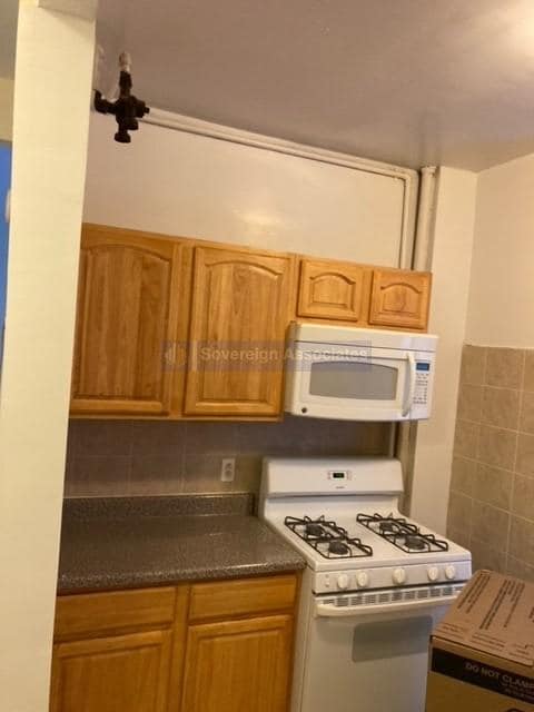 Building Photo - 631 Edgecombe Ave