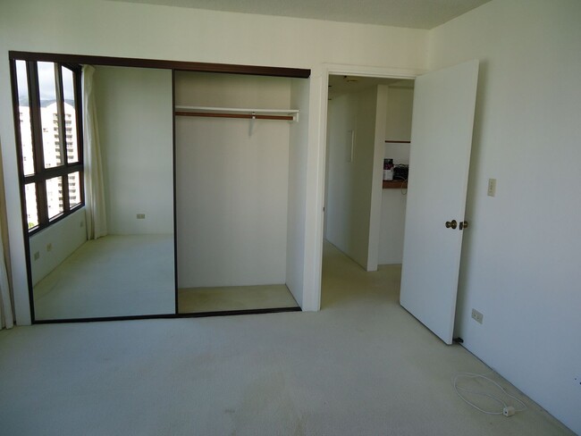 Building Photo - Hi Floor 2 Bedroom, 1 Bath, with 2 Parking...