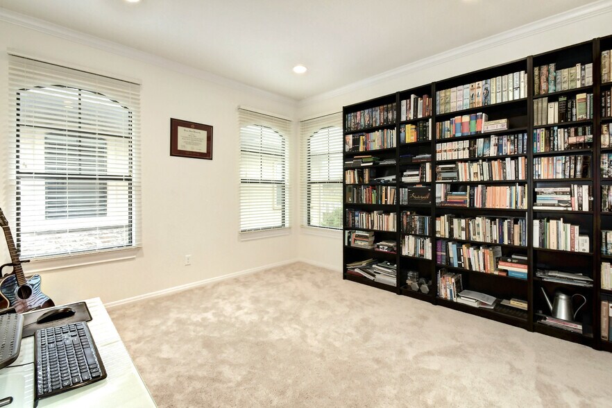 Building Photo - 4000 Ranch Road 620 N Unit 4
