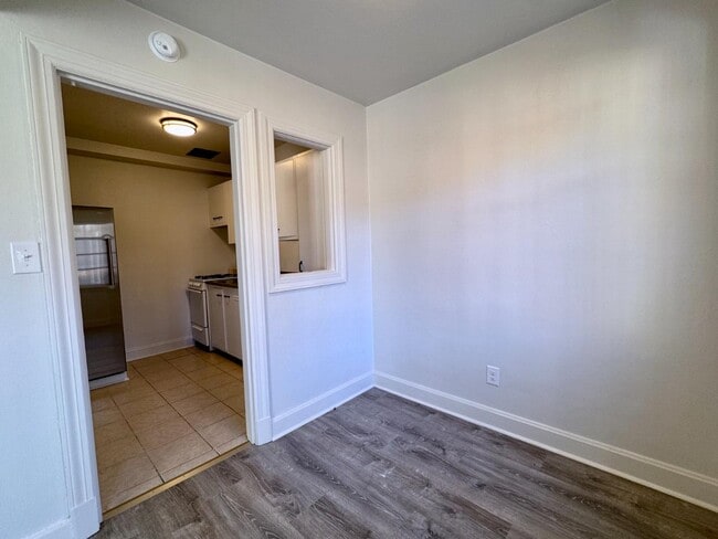 Building Photo - 6 Church St