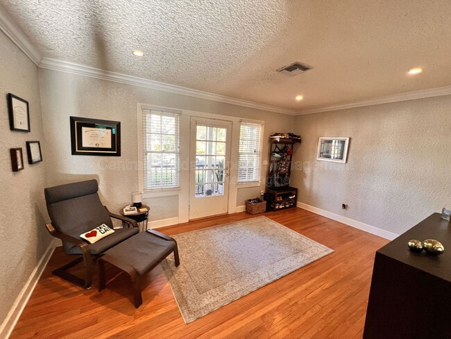 Building Photo - 750 Royal Palm Ct