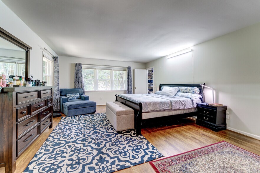 King-sized Master Bedroom holds large furniture! - 10108 Donegal Ct