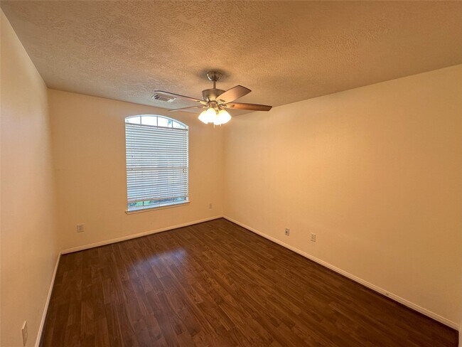 Building Photo - 3734 Paigewood Dr