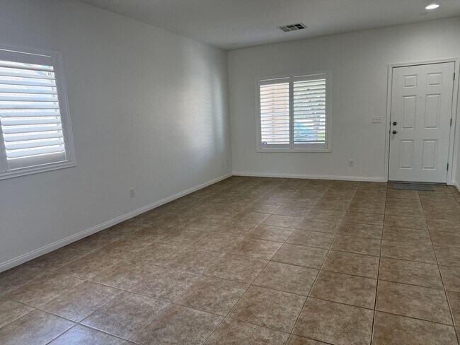 Building Photo - 3bd/bath Single Family Home!