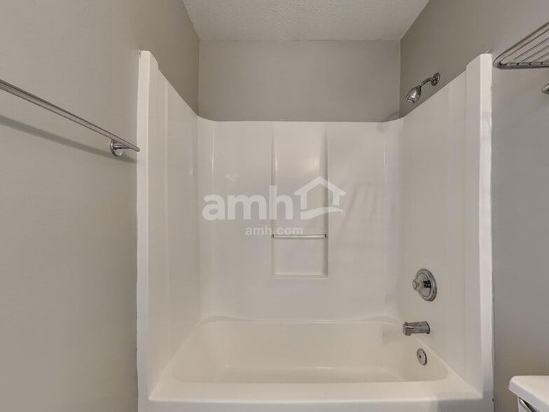 Building Photo - 104 Remington Ct