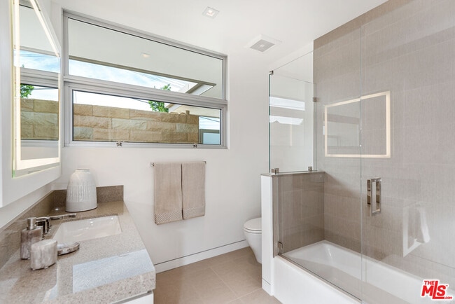 Building Photo - 3642 Beverly Ridge Dr