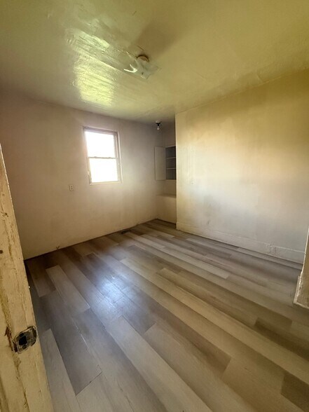 Building Photo - 347 N Stone St