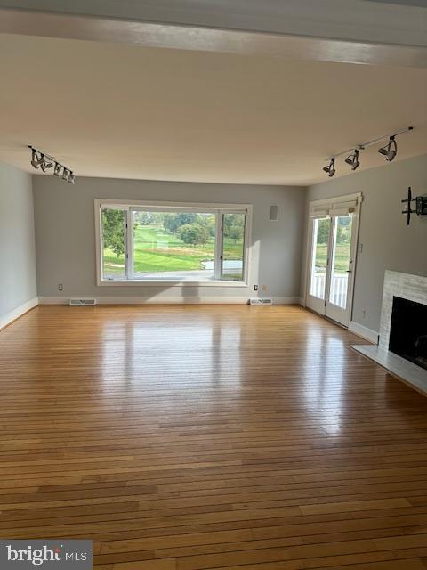Building Photo - 1065 Lyme Ct