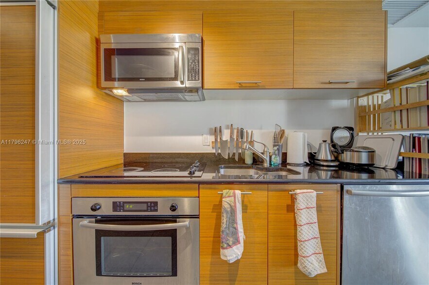 Building Photo - 50 Biscayne Blvd