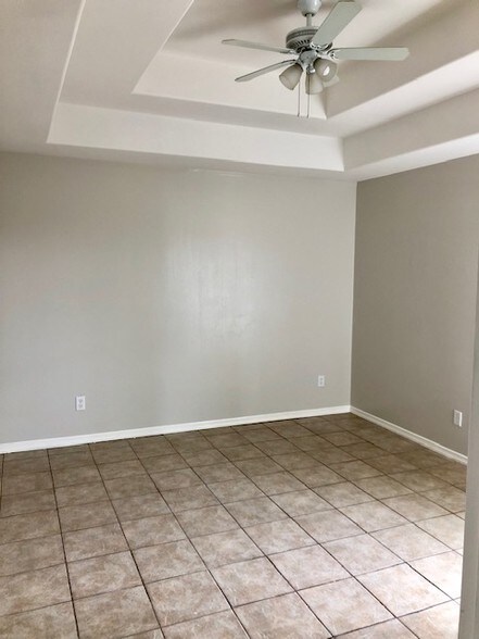 Building Photo - 724 S O'Hare Dr