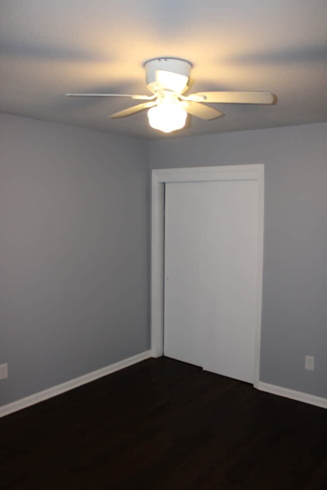 Building Photo - Spacious 3 bedrooms and 2 bath with vanity...