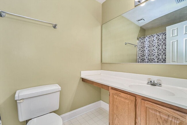 Building Photo - 625 Creekwood Dr