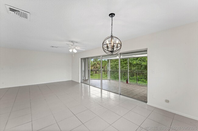 Building Photo - 408 Pine Tree Ct