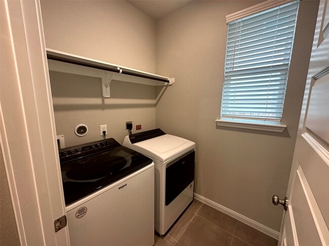 Building Photo - 7072 Silverleaf Oak St