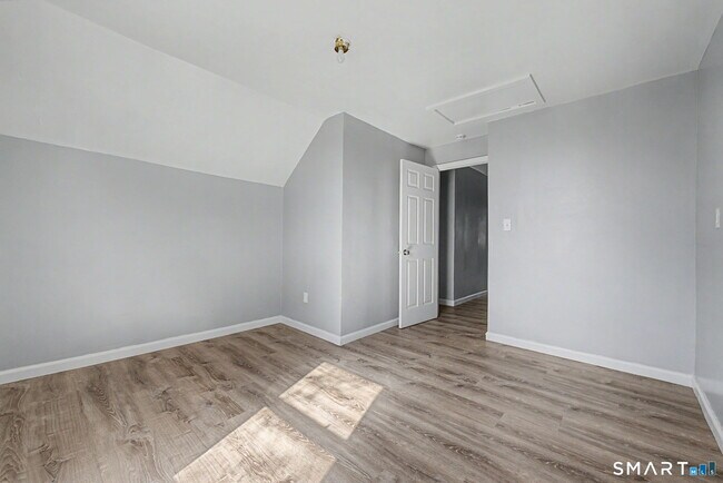 Building Photo - 23 Beacon St