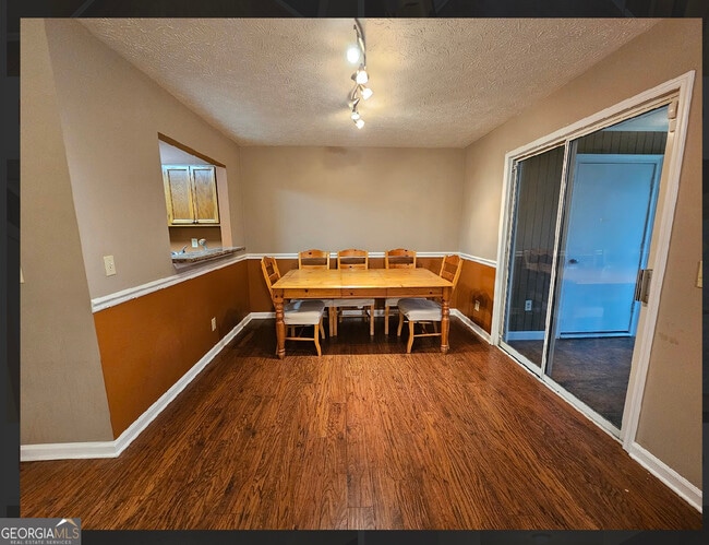 Building Photo - 2539 Oakridge Pl