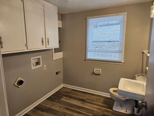 Building Photo - Coming SOON! 4 Bedroom with 2 living rooms! 1.5 Bath near Dover Rd!