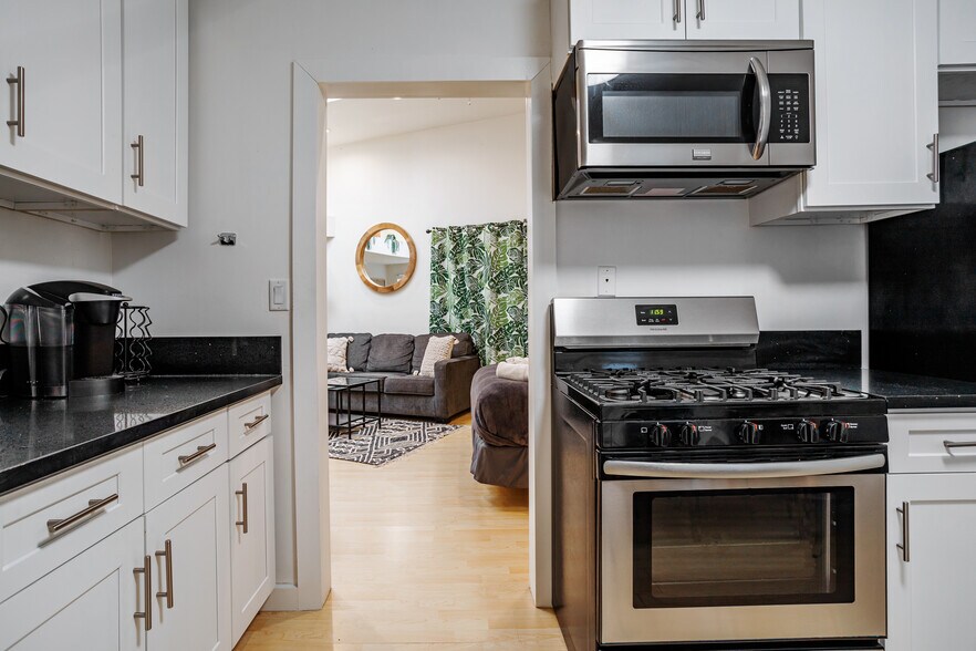 Building Photo - 1806 Washington Way