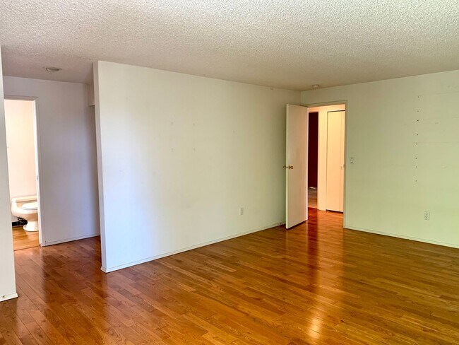 Building Photo - 13611 SE 56th Pl