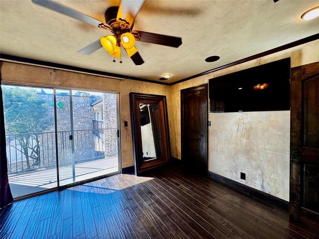 Building Photo - 500 E Riverside Dr