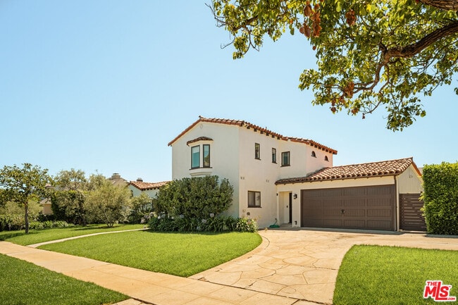 Building Photo - 647 Toyopa Dr