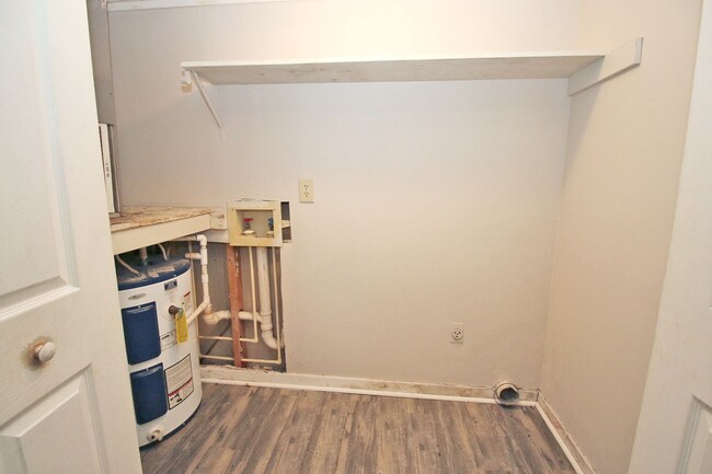 Building Photo - 2 Bedroom, 2 Bath Condo at Village Creek -...