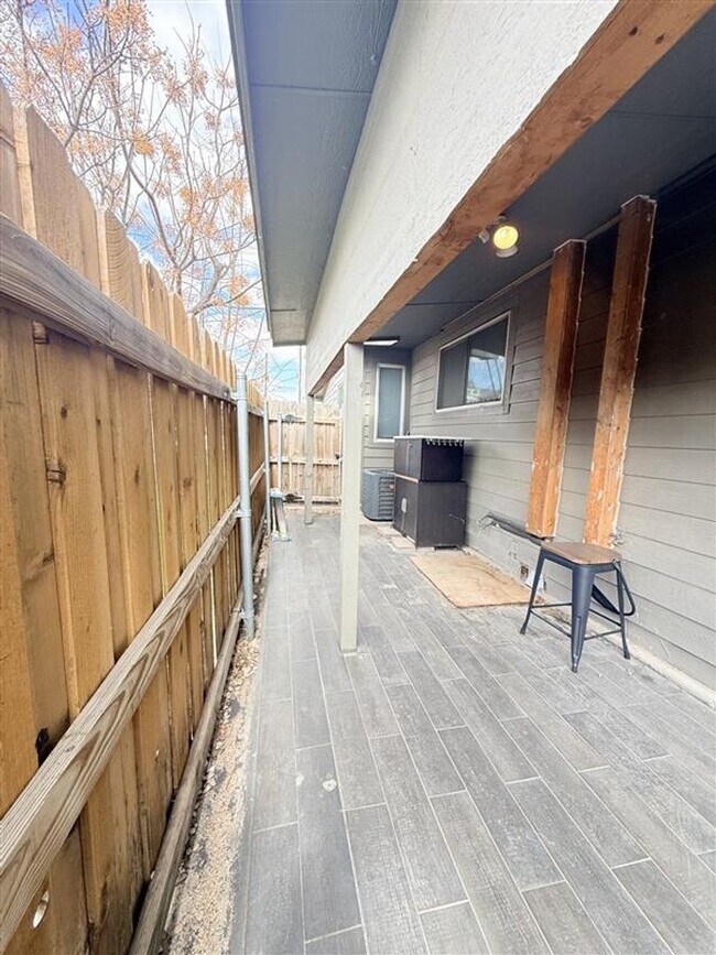 Building Photo - 941-941 Bayonne St