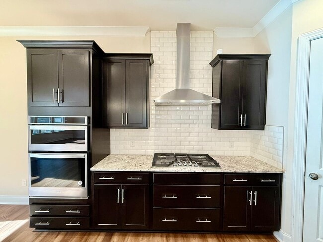 Building Photo - 127 Heathbrook Ln