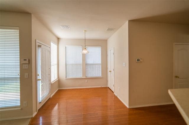 Building Photo - 571 Hawken Dr