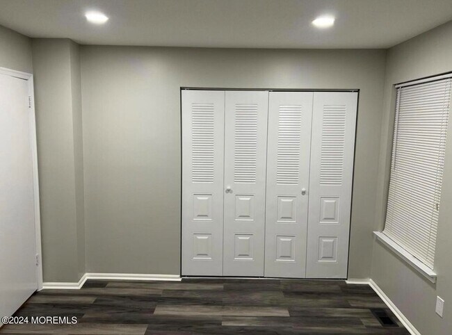 Building Photo - 254 Bromley Pl