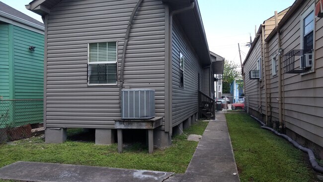 Building Photo - 2514 Cleveland Ave