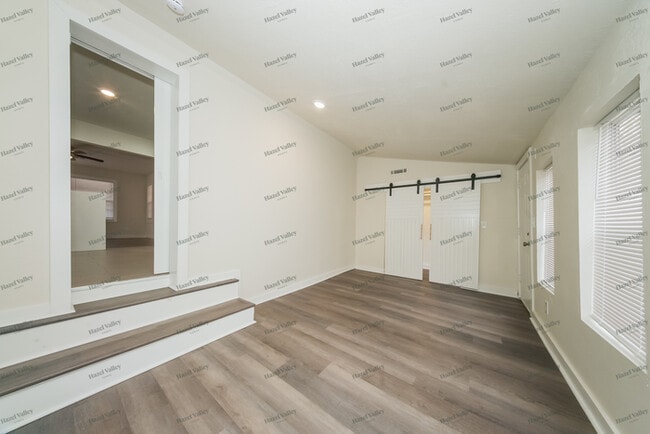 Building Photo - 3213 SW 37th St