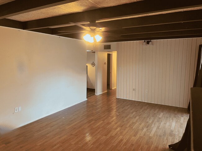 Building Photo - FOR RENT | 2 Bed, 2 Bath Upstairs Apartment Unit
