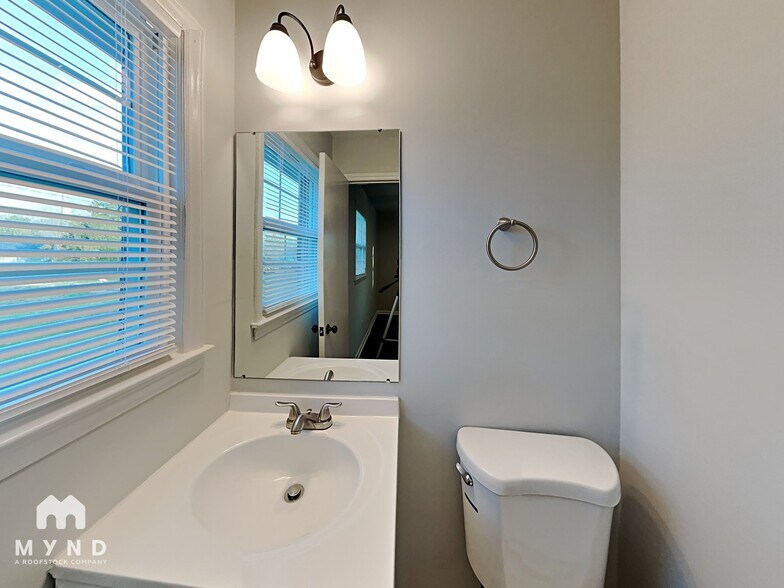 Building Photo - 10724 Arlington Church Rd