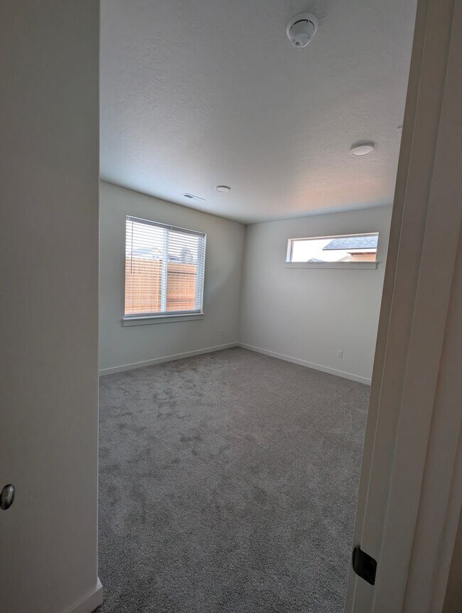 Building Photo - 61073 Unity Pl