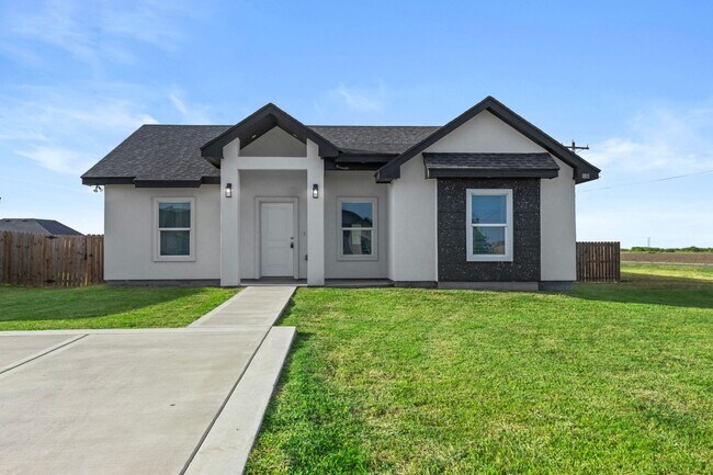 Building Photo - BRAND NEW HOMES FOR LEASE IN MERCEDES! 3BDs & 4BDs - CHOOSE YOUR HOME! MOVE IN SPECIAL - 1ST MONT...
