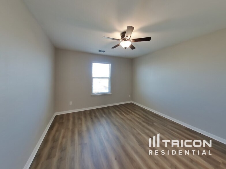Building Photo - 3109 Chillingham Dr