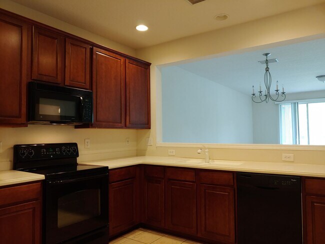 Building Photo - Wolf Creek Townhome