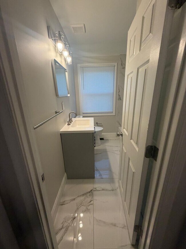 Building Photo - Available Now in Govans! 3Br 1.5 Bath
