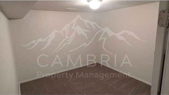 Building Photo - 6046 S 4000 W