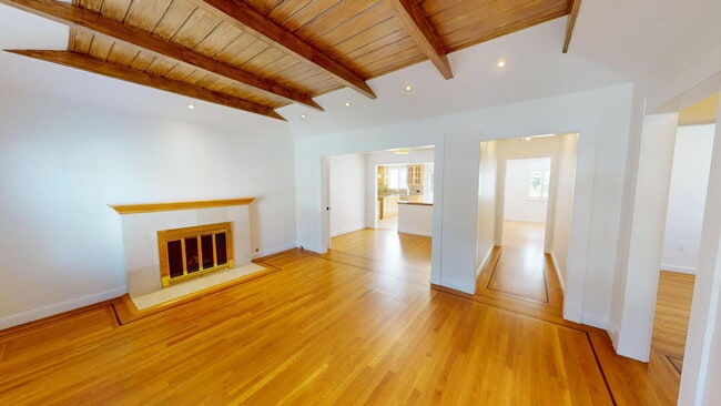 Building Photo - Modern Comfort Meets Everyday Convenience ...