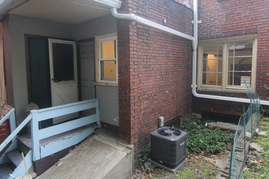Building Photo - 425 Biddle Ave